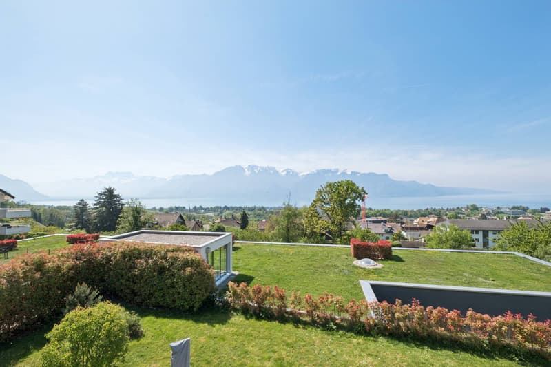 Timeless elegance and dominant view of the lake (7)