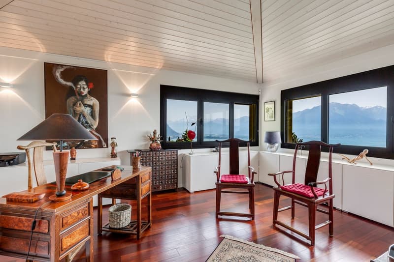 Superba villa contemporanea con vista a 180 gradi sul lago e le Alpi (11)