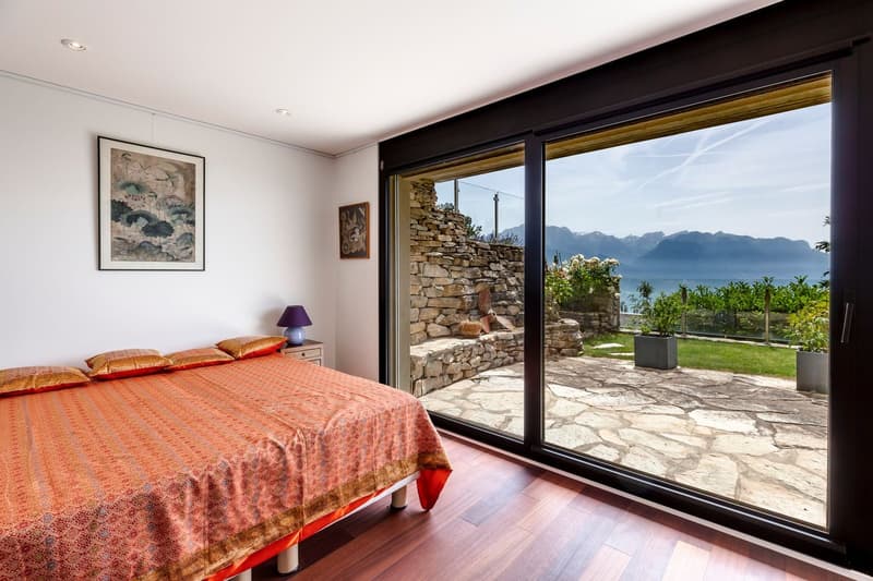Superba villa contemporanea con vista a 180 gradi sul lago e le Alpi (9)