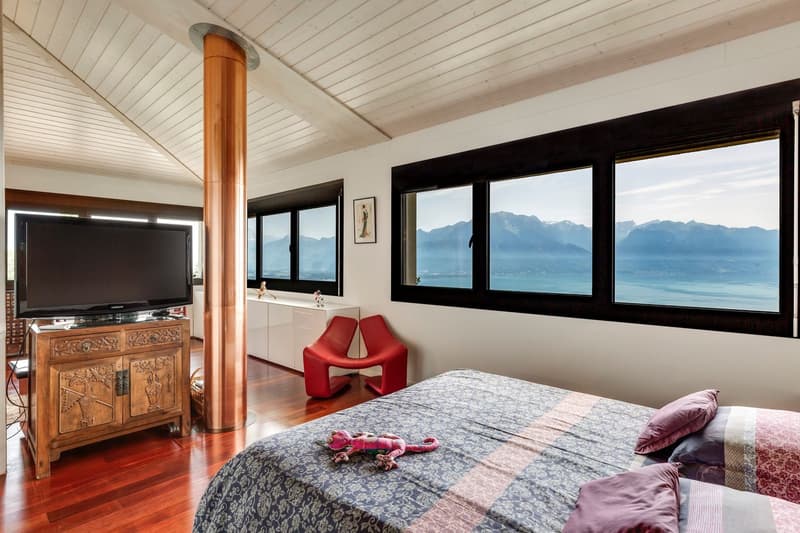 Superba villa contemporanea con vista a 180 gradi sul lago e le Alpi (10)