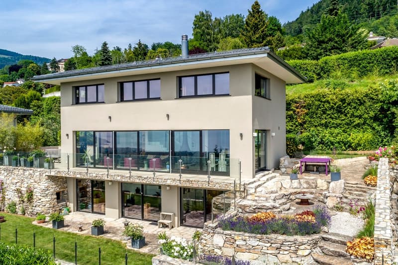 Superba villa contemporanea con vista a 180 gradi sul lago e le Alpi (5)