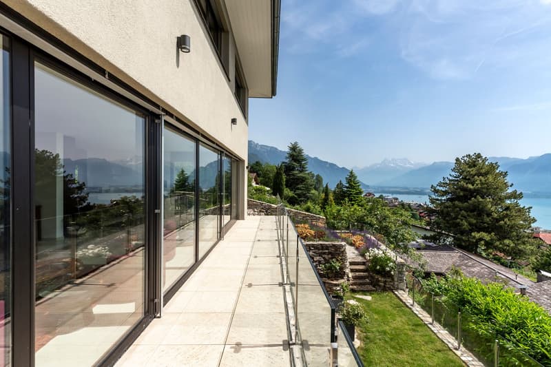 Superb contemporary villa with 180-degree view of the lake and the Alps (7)