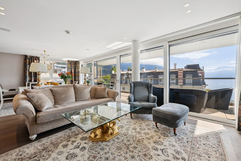 Sotheby's exclusivity just two steps from the lake! (4)