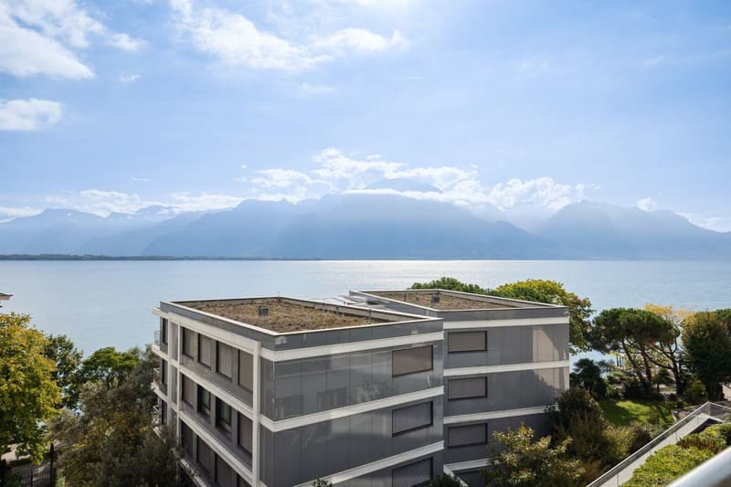 Sotheby's exclusivity just two steps from the lake! (1)