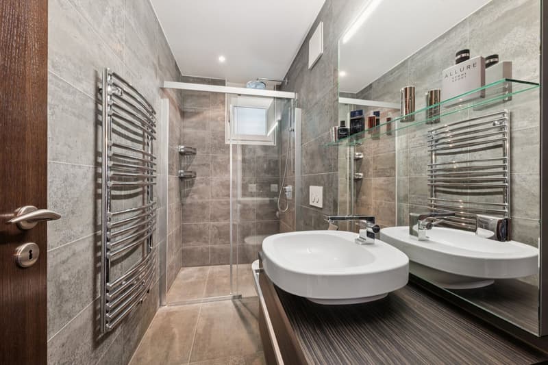 Sotheby's exclusivity just two steps from the lake! (11)