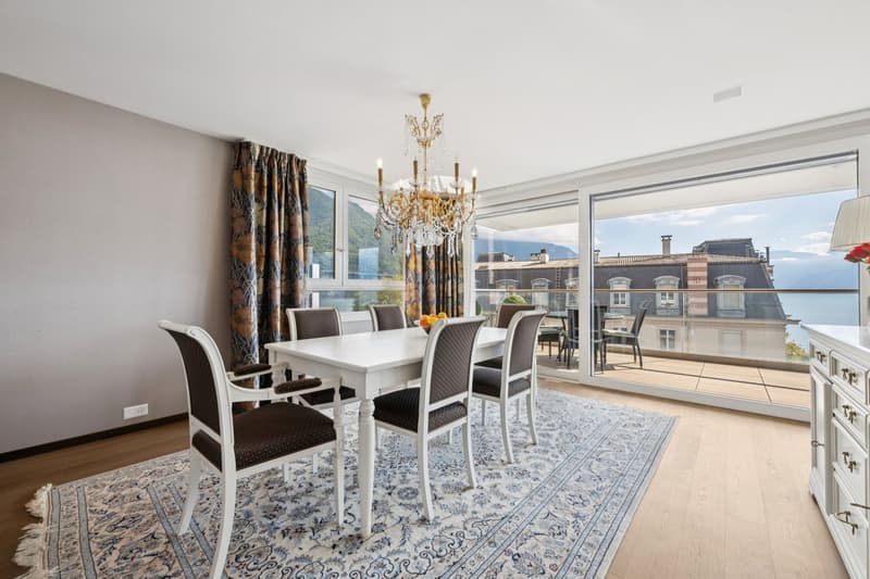 Sotheby's exclusivity just two steps from the lake! (6)