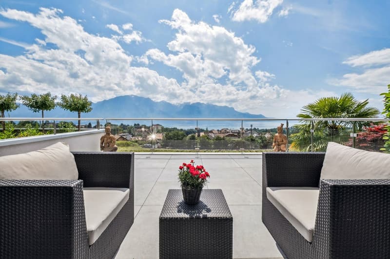 Beautiful villa with breathtaking view of the lake (3)