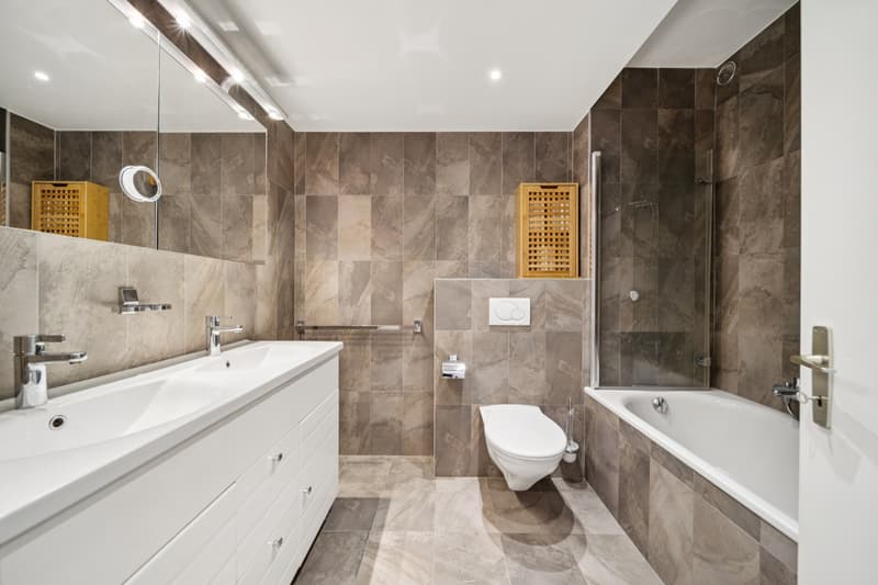Rare for sale, apartment located on the famous Quai des Fleurs (9)