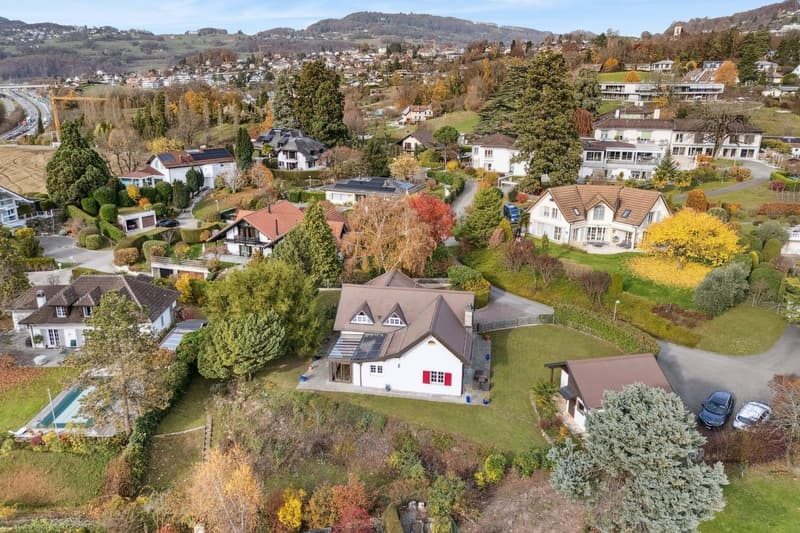 Luxurious individual villa in a sought-after neighborhood (1)