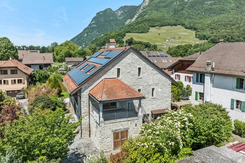 Dreamy old farmhouse with timeless charm (4)