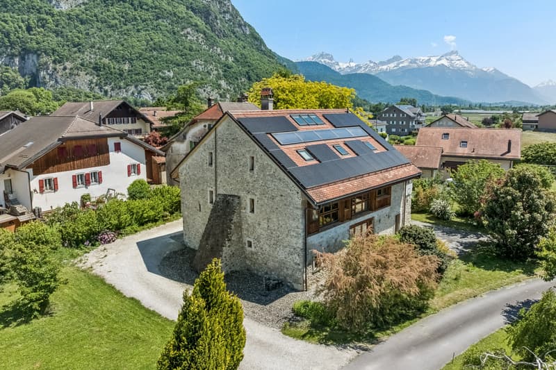 Dreamy old farmhouse with timeless charm (1)