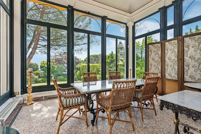 Exclusive "Pieds dans l'eau" property in the heart of Montreux (8)