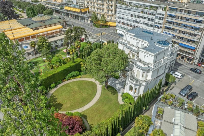 Exclusive "Pieds dans l'eau" property in the heart of Montreux (2)