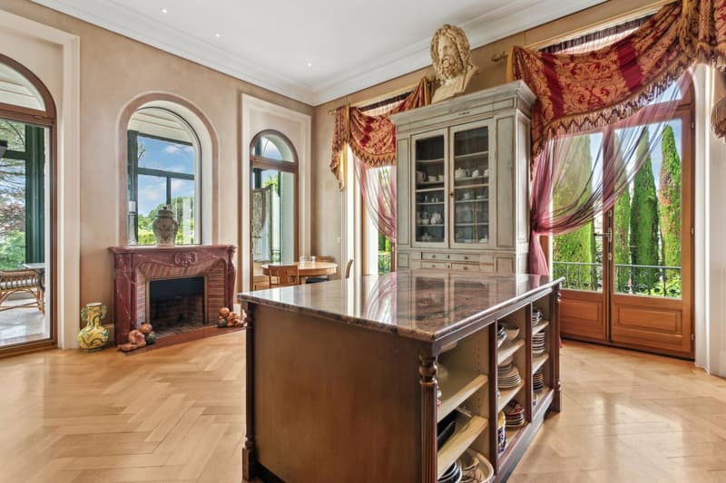 Exclusive "Pieds dans l'eau" property in the heart of Montreux (10)