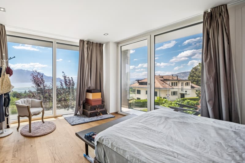 Panoramic view for this contemporary villa (9)