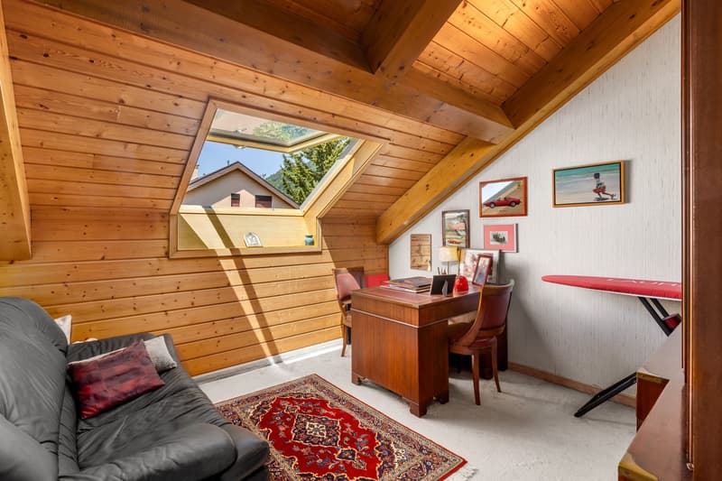 Family duplex to refresh in a sought-after residential area (11)