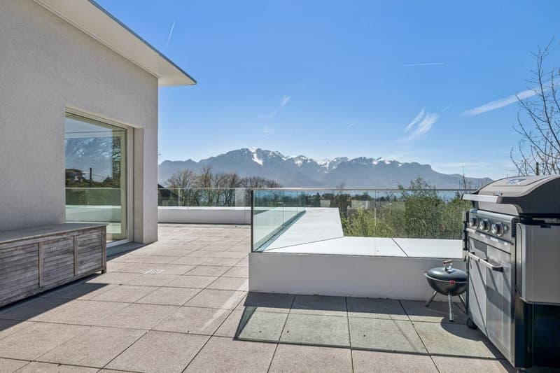 Duplex en attique contemporain avec vue sur le lac (12)