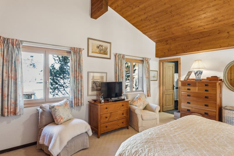 EXKLUSIVITÄT - UNTYPISCHES CHALET - ZENTRUM DES DORFES auf 2000 m2 Grundstück (4)