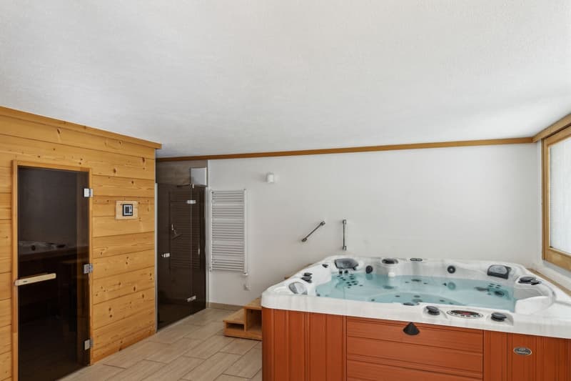 EXKLUSIVITÄT - UNTYPISCHES CHALET - ZENTRUM DES DORFES auf 2000 m2 Grundstück (13)