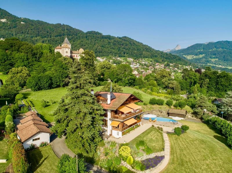 2 Luxusimmobilien, darunter eine luxuriöse Hütte mit Panoramablick (3)