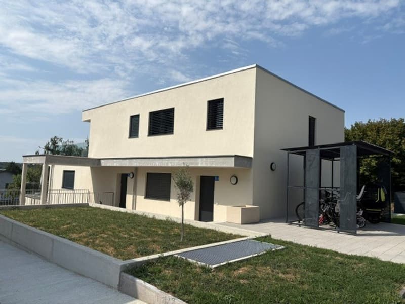Bel emplacement Magnifique 3 1/2 pièces avec terrasse et jardin. (1)