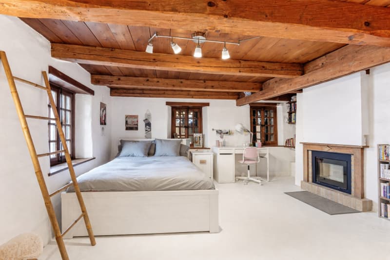 Maison villageoise de caractère balcon en toiture avec très belle vue (9)