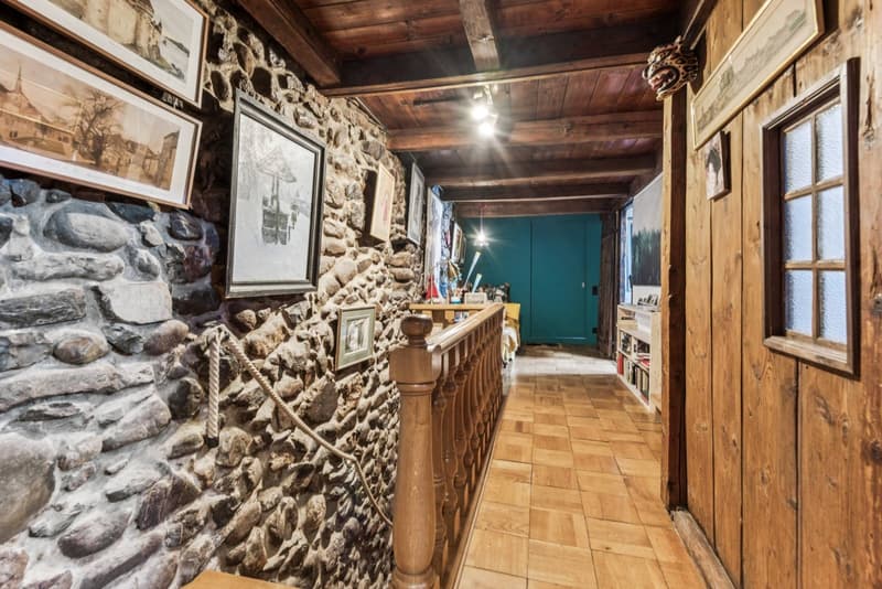 Maison villageoise de caractère balcon en toiture avec très belle vue (13)