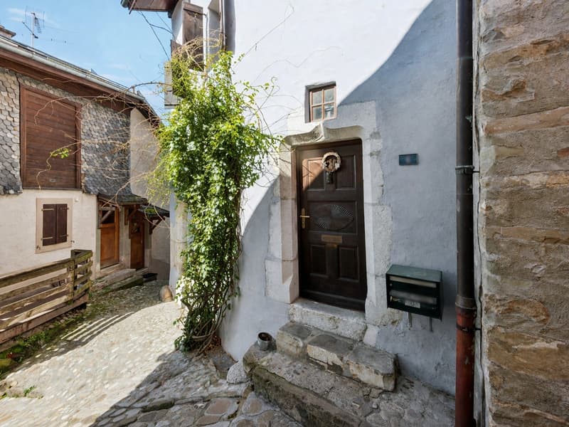 Maison villageoise de caractère balcon en toiture avec très belle vue (2)