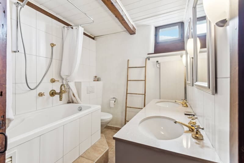Maison villageoise de caractère balcon en toiture avec très belle vue (8)