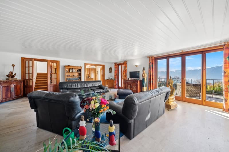 Superbe maison individuelle offrant une magnifique vue sur le lac (4)