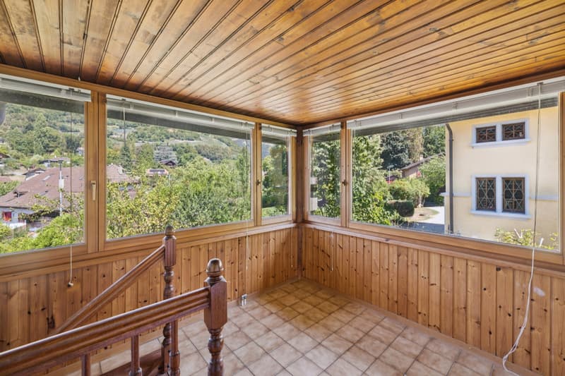 Maison de 3 appartements, aux généreux volumes et vue imprenable sur l (10)