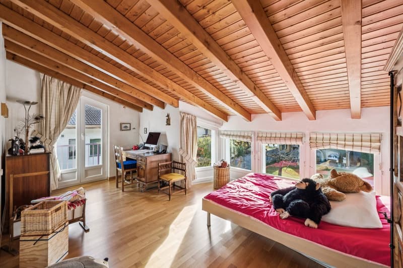Individual villa with pool and independent studio (13)