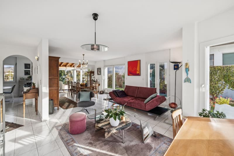 Individual villa with pool and independent studio (3)
