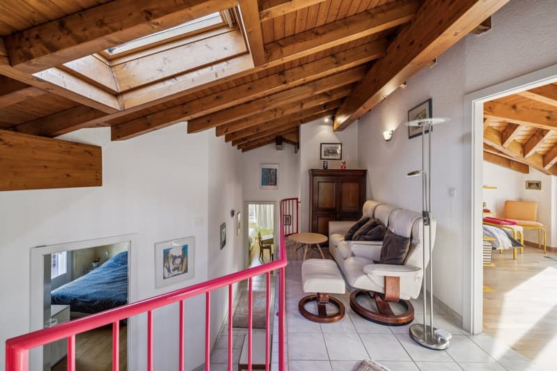 Individual villa with pool and independent studio (12)
