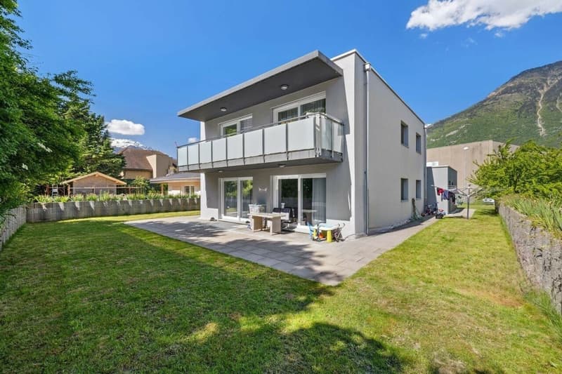 Wohnimmobilie mit 2 Wohnungen in Charrat (1)