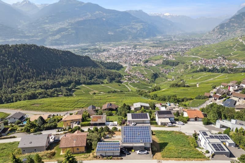 Villa avec annexe indépendante en dominance sur la plaine. (3)