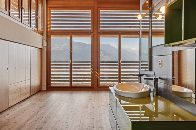 Villa avec annexe indépendante en dominance sur la plaine. (5)