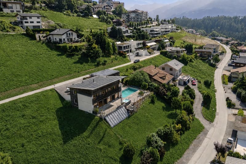 Villa avec annexe indépendante en dominance sur la plaine. (2)