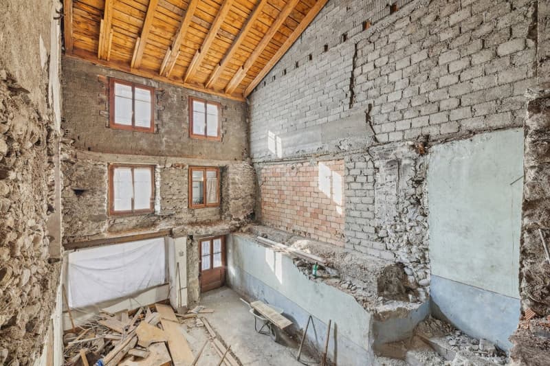 Charmante maison de village à rénover. Un projet authentique ! (2)
