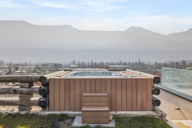 Einzigartig! Villa mit hohem Standard und unabhängiger Wohnung sowie Idyllblick (3)