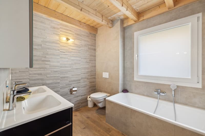 Einzigartig! Villa mit hohem Standard und unabhängiger Wohnung sowie Idyllblick (10)