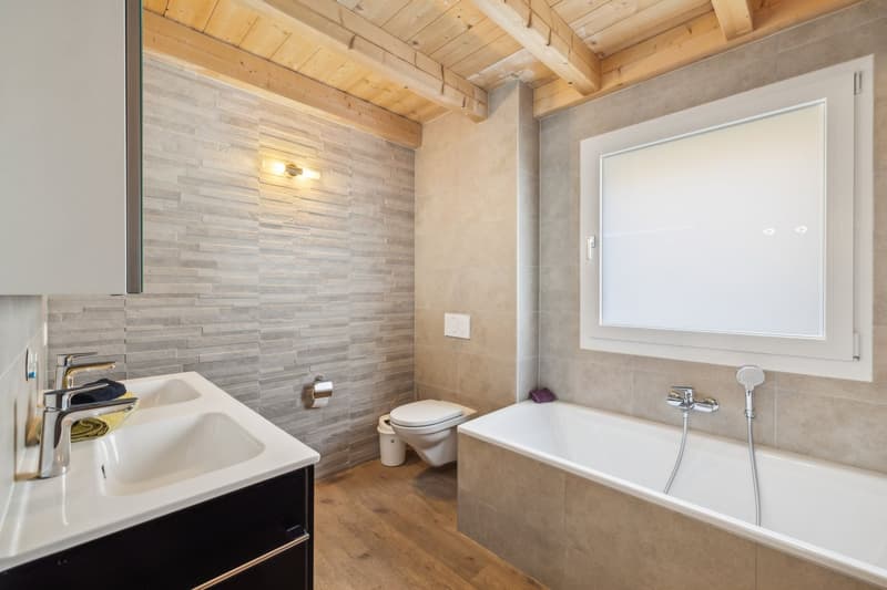 Unique! High-standard villa with independent apartment and idyllic view (10)