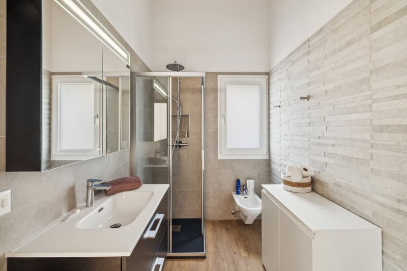 Unique! High-standard villa with independent apartment and idyllic view (7)