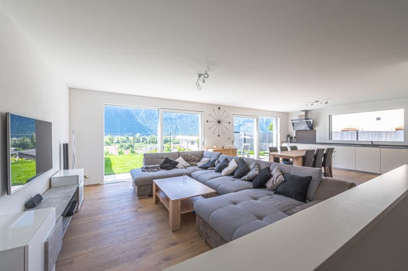 Unique! High-standard villa with independent apartment and idyllic view (13)