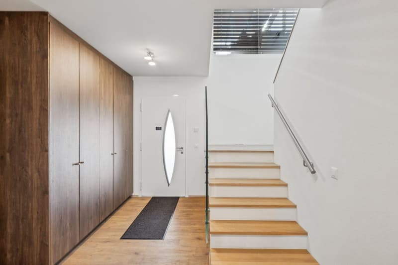 Einzigartig! Villa mit hohem Standard und unabhängiger Wohnung sowie Idyllblick (11)