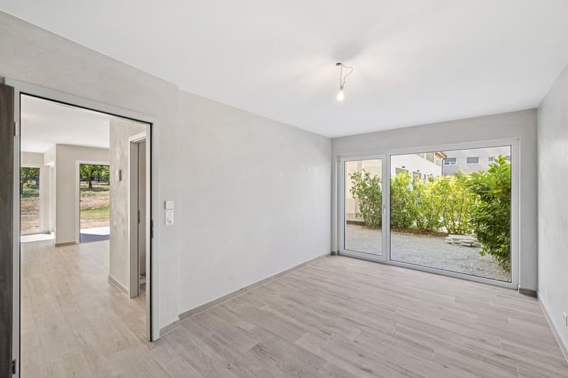 Neue 2.5-Zimmer-Wohnung mit großem Garten und Terrassen (12)