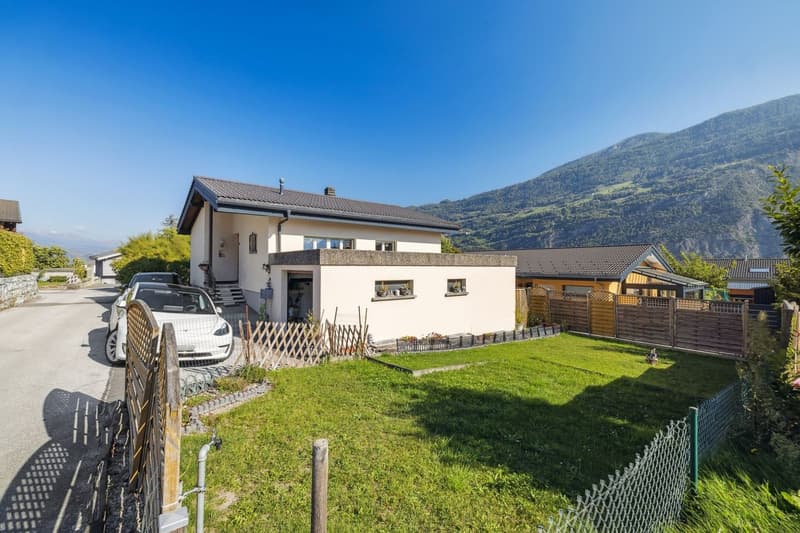 Villa individuelle 6.5 pièces à rafraîchir, beau potentiel ! (2)
