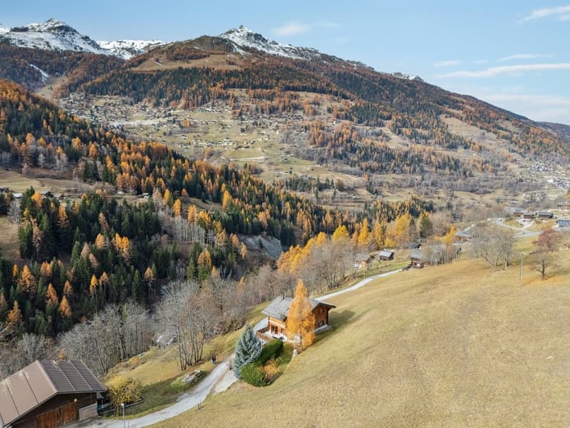 Rare property: chalet with no direct neighbors in Val d'Anniviers (3)