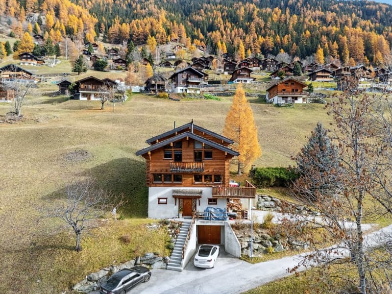 Rare property: chalet with no direct neighbors in Val d'Anniviers (2)