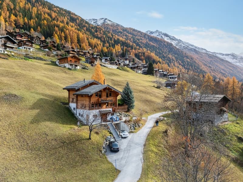 Rare property: chalet with no direct neighbors in Val d'Anniviers (1)